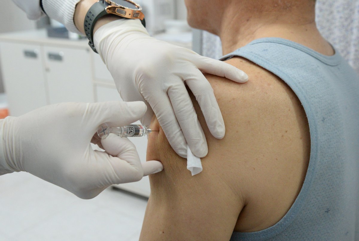 코로나 백신에 곰팡이-머리카락 발견돼도 1420만회 접종했다