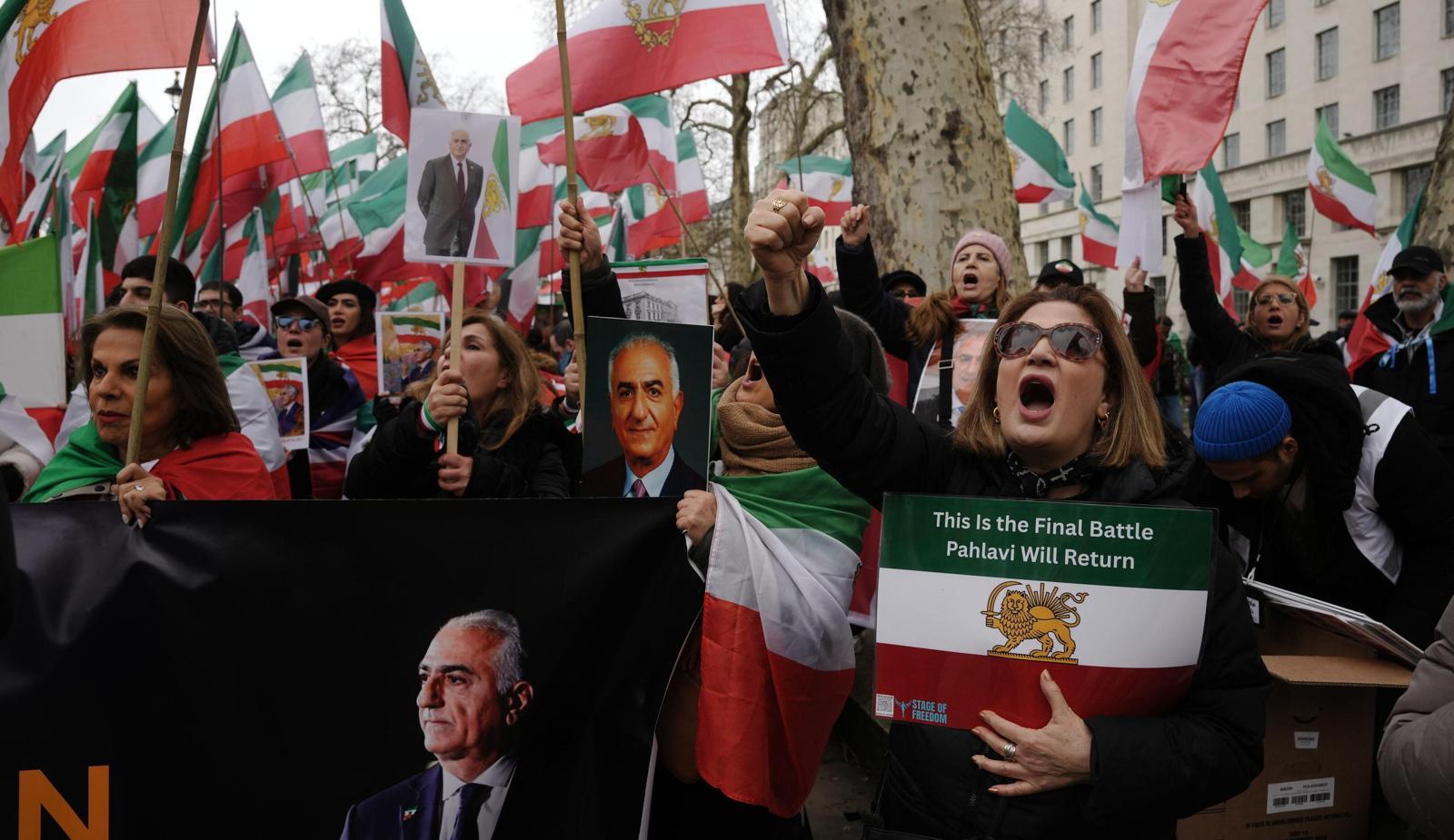 美, 이란 정밀 타격후 대규모 공격 검토… 韓대사관 ‘교민 철수령’