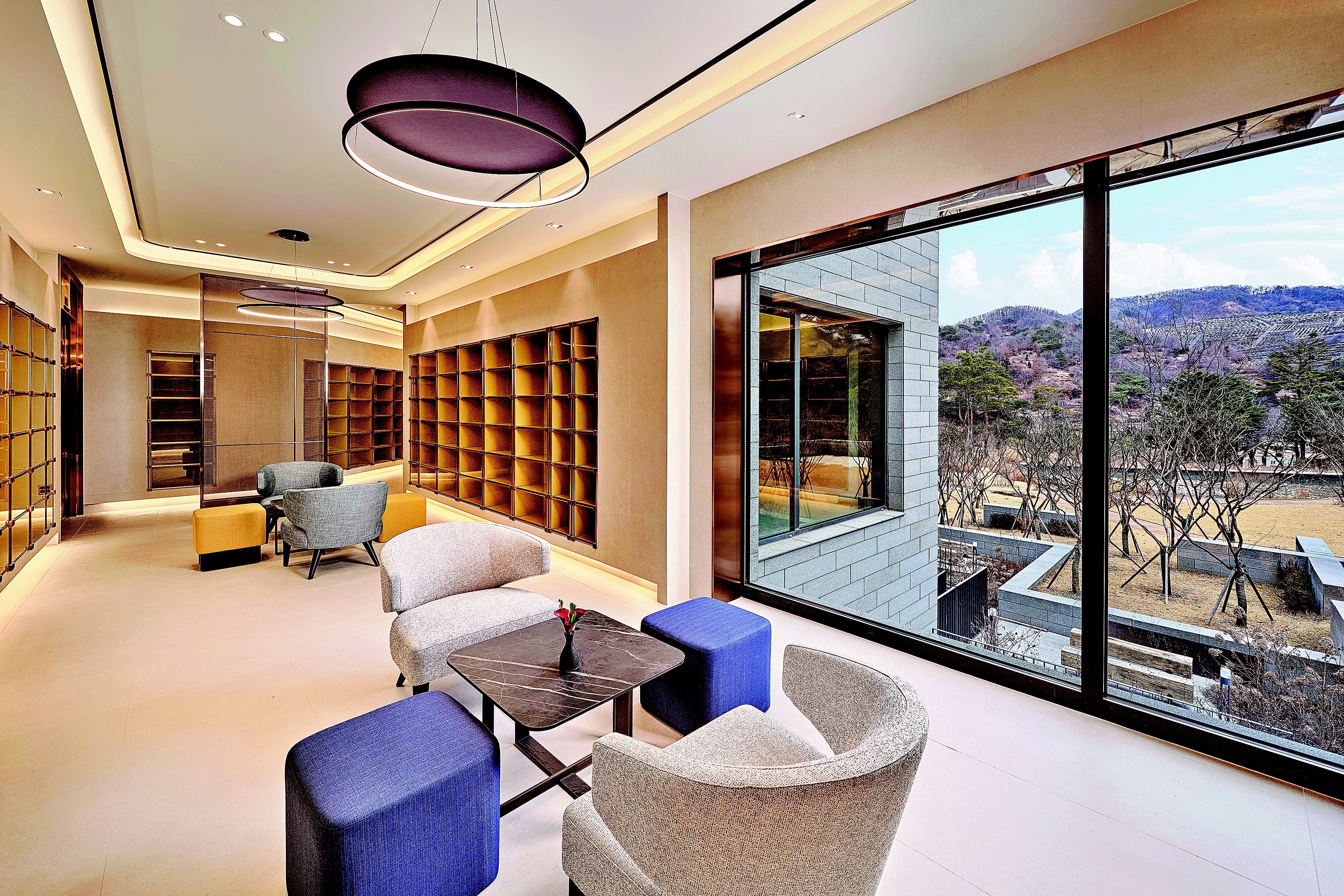 아너스톤 내부 2층 로얄관.