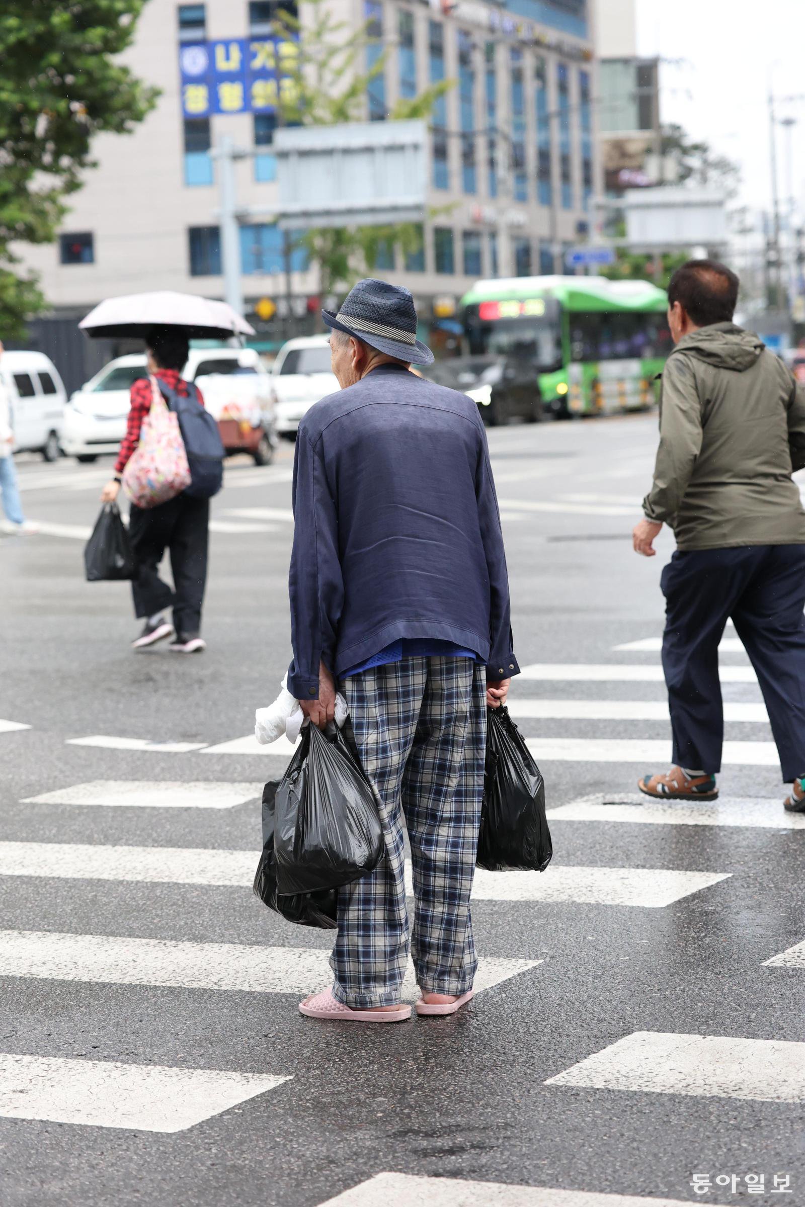 노년기 우울증은 가장 흔하면서도 삶의 질을 크게 떨어뜨리는 질환이다. 말수가 줄고 활동을 회피하거나 식사량이 급격히 감소하는 변화가 보이면 관심을 기울여야 한다. 동아일보 DB