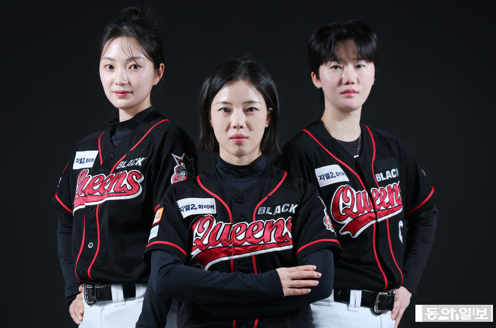 채널A ‘야구여왕’에 출연하고 있는 송아, 주수진, 김온아 선수(왼쪽부터). ‘블랙퀸즈’ 주장인 김 선수는 “베테랑 선수들을 제가 이끄는 게 맞나 고민했다”며 고충을 털어놨다. 주 선수는 “스타급 선수들을 보는 게 신기해 빨리 친해지고 싶었다”고 했으며, 송 선수는 “마냥 재밌을 것 같았지만 팀이 꾸려지니 긴장도 되고 부담도 됐다”고 했다. 신원건 기자 laputa@donga.com