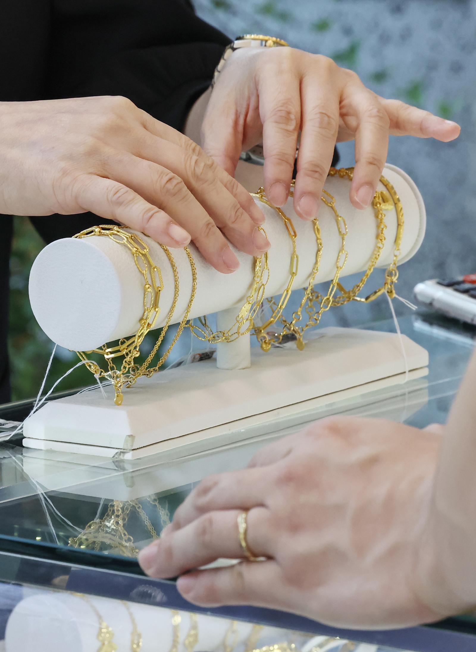 사패산 터널 ‘1억 금팔찌’ 주인 찾았다…“부부싸움하다 홧김에 던져”