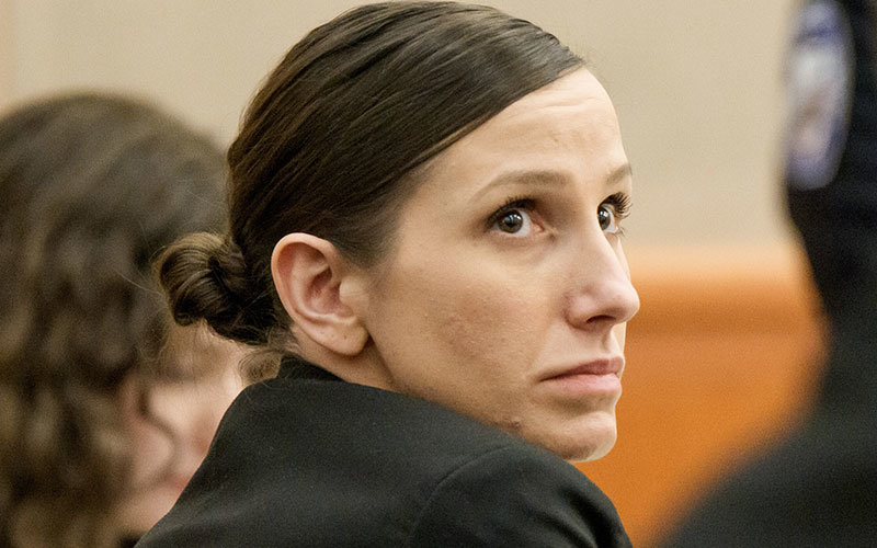 남편을 독살한 혐의로 기소된 코우리 리친스가 2026년 2월 23일 월요일 유타주 파크시티 서밋 카운티 법원에서 열린 살인 사건 공판을 지켜보고 있다. AP/뉴시스