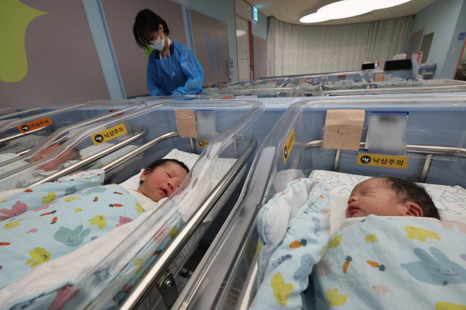 30대 ‘엄마’ 늘며 출생아 18개월 연속 증가…혼인은 21개월 연속↑