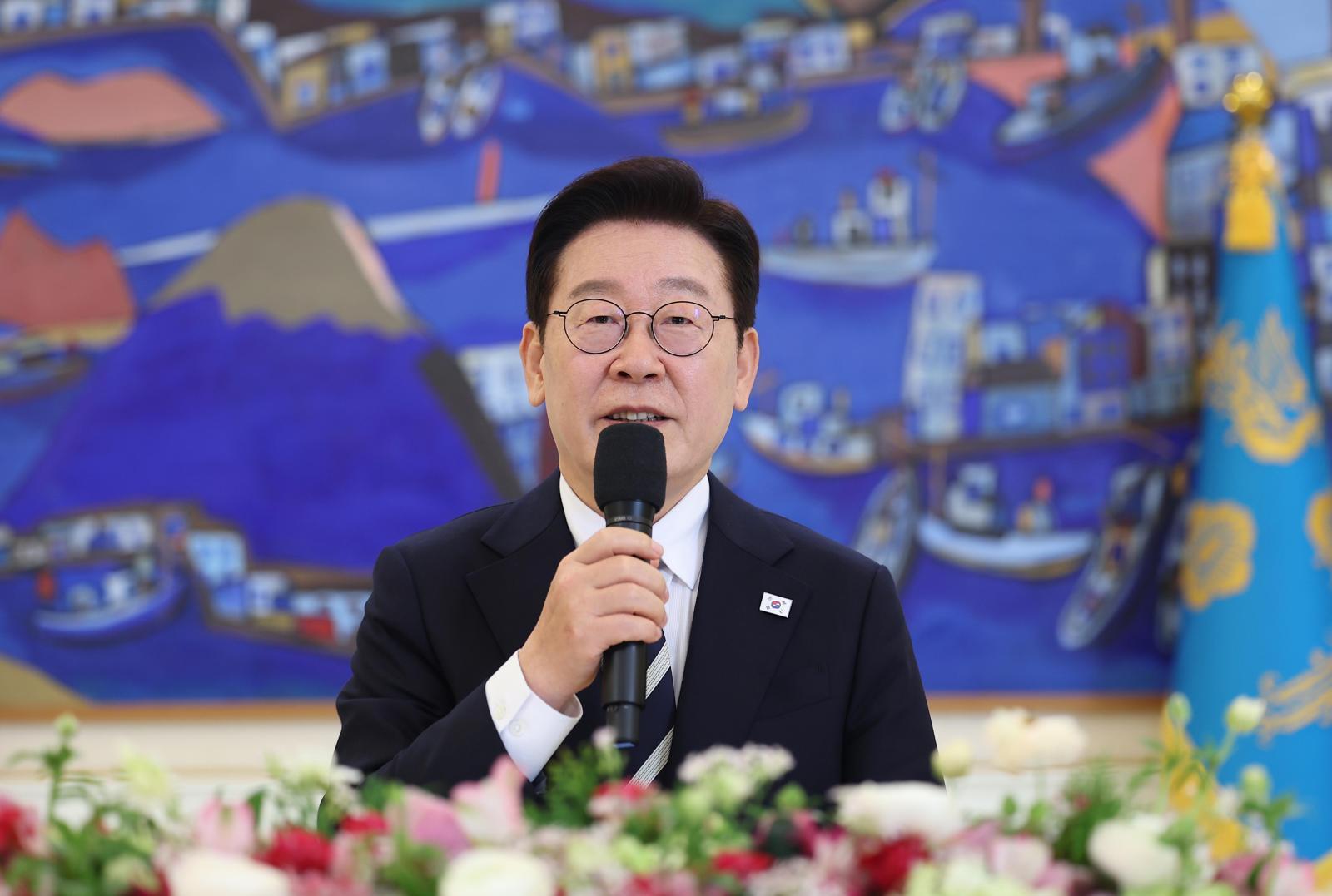 이재명 대통령이 25일 청와대에서 열린 더불어민주당 상임고문단 오찬 간담회에서 발언하고 있다. 2026.02.25. 뉴시스