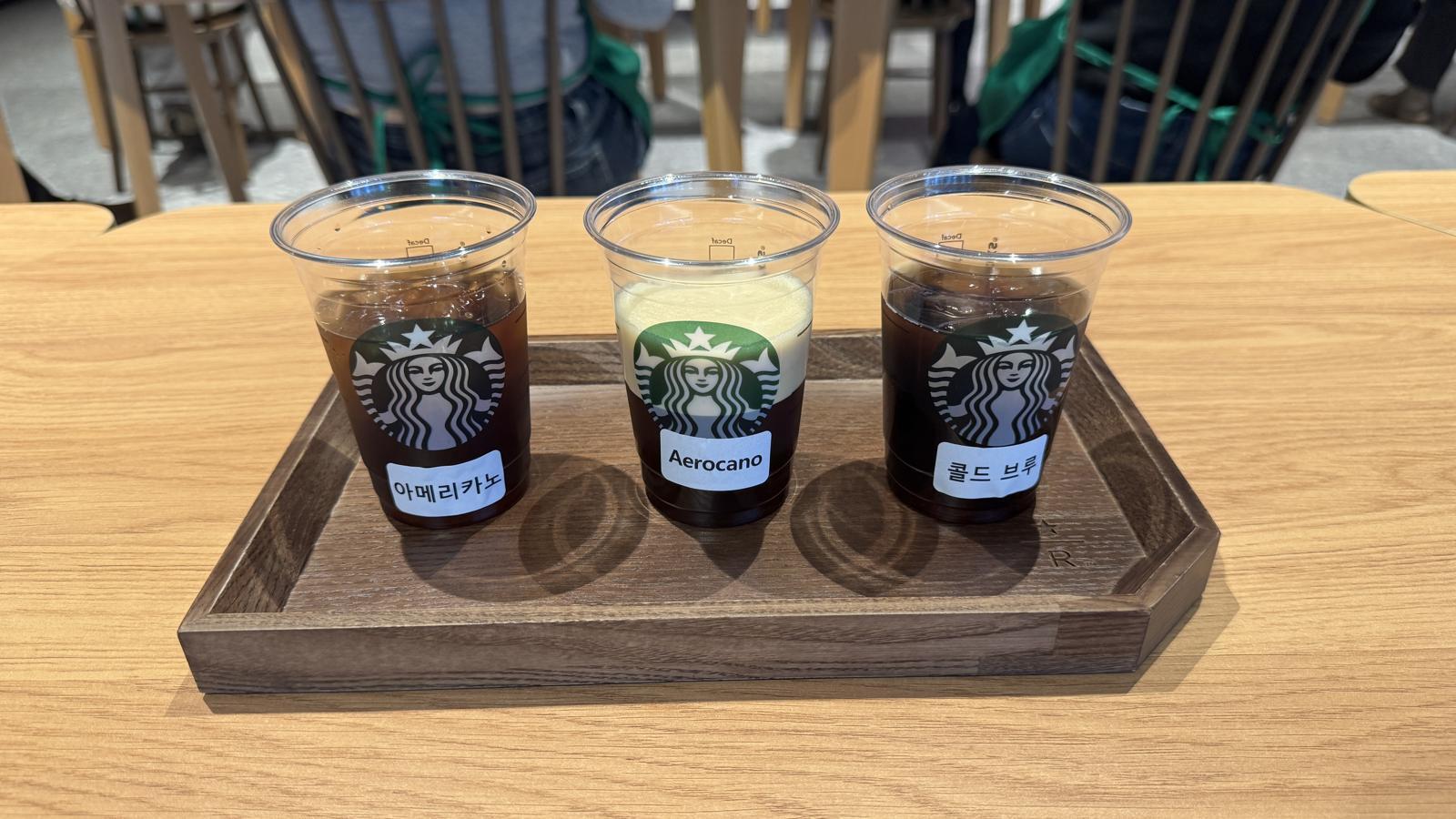 (왼쪽부터) 아이스 아메리카노, 에어로카노, 콜드브루의 맛 비교를 위한 시음 행사가 진행됐다. 김혜린 기자 sinnala8@donga.com