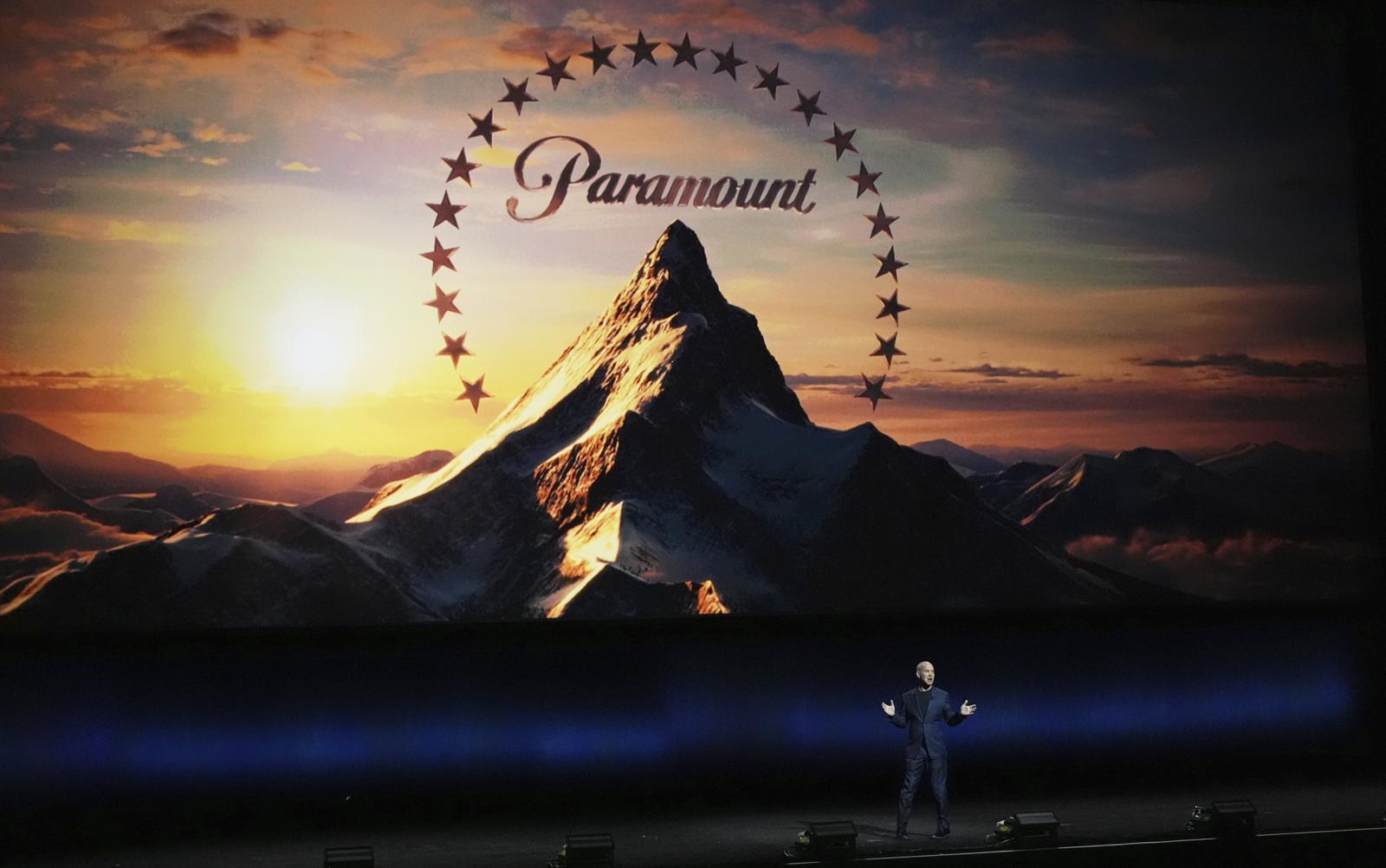 파라마운트가 워너브라더스 디스커버리(WBD) 인수가를 주당 31달러로 상향하며 승부수를 던졌다. 더불어 넷플릭스 위약금 4조 원을 대납하고, 규제 문제로 파기 시 위약금 지불 등 파격적인 조건을 제시했다. AP/뉴시스