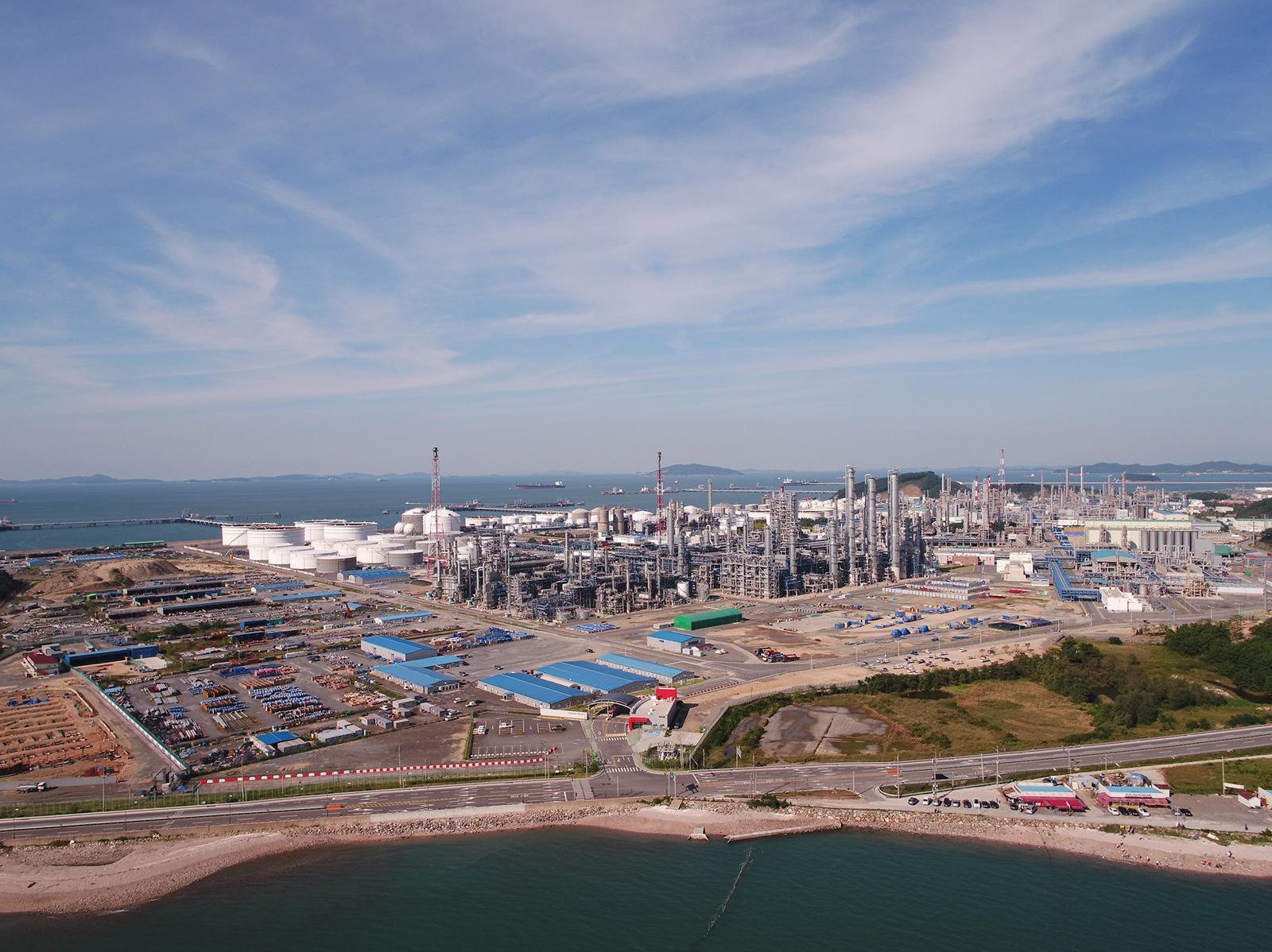 충남 서산에 있는 대산석유화학단지 전경. 통합에 따른 특례가 적용되면 국비지원과 세제혜택을 받아 노후화된 시설을 재단장할 수 있을 것으로 기대된다. 서산시 제공