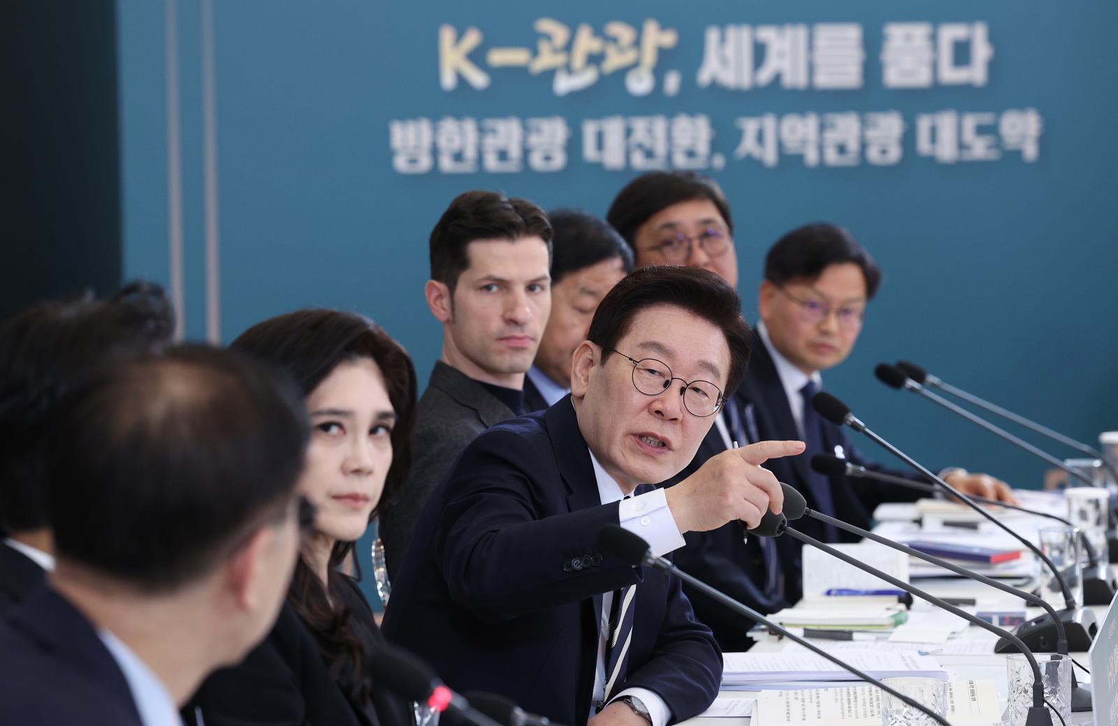 이재명 대통령이 25일 서울 청와대 본관에서 열린 제11차 확대국가관광전략회의에서 발언을 하고 있다. 2026.02.25 청와대사진기자단