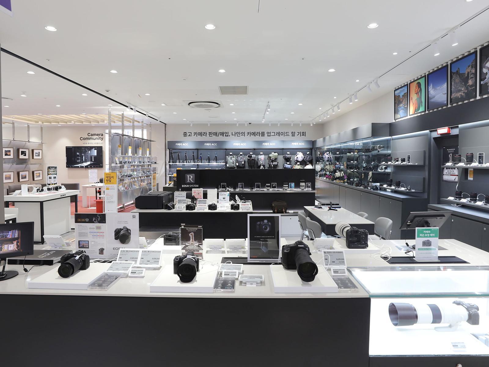 롯데하이마트 잠실점의 카메라 전문관.