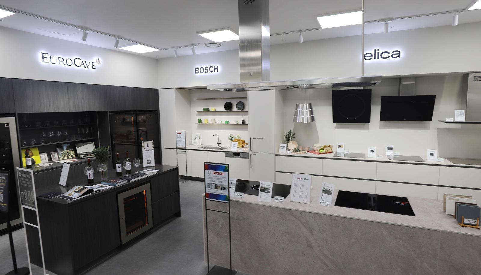 국내외 명품 빌트인 주방가전을 브랜드별 키친 쇼룸으로 구성한 ‘프리미엄 키친 빌트인 가전’ 브랜드관에서는 국내외 유명 브랜드의 프리미엄 빌트인 주방가전을 선보인다.