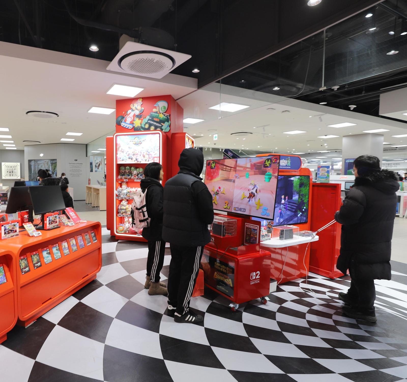 닌텐도, 플레이스테이션 등 인기 콘솔과 ‘메타(META)’ ‘피코(PICO)’ 등 글로벌 브랜드의 가상현실(VR) 기기를 직접 체험할 수 있는 게이밍·VR 체험존.