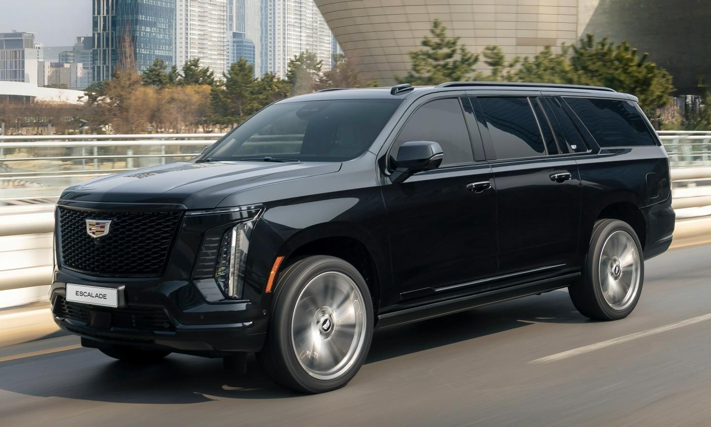 2026 더 뉴 에스컬레이드는 최고 출력 426마력, 최대 토크 63.6kg·m를 발휘하는 6.2L V8 가솔린 엔진과 10단 자동변속기를 탑재했다. 캐딜락 제공