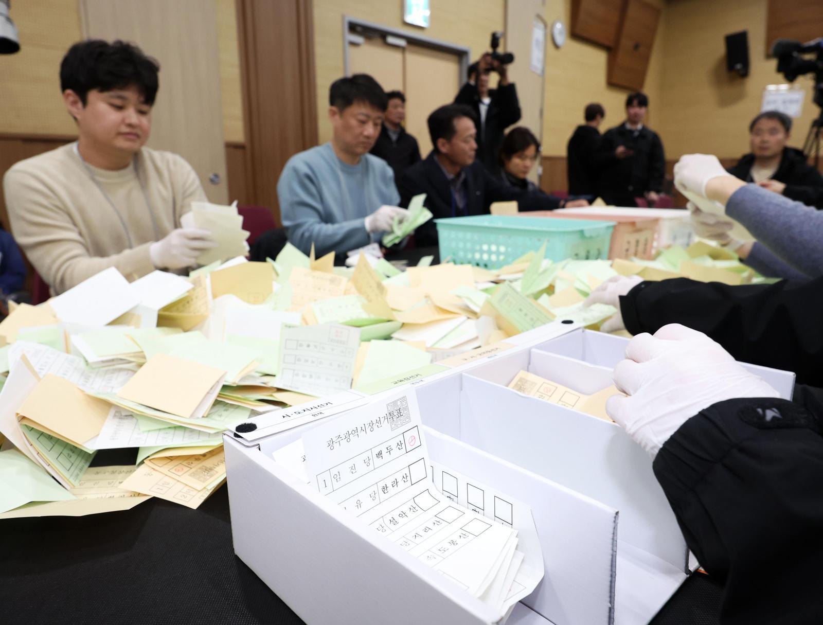 서울 구청장 예비후보, 민주 35명 등록-국힘은 13명 그쳐