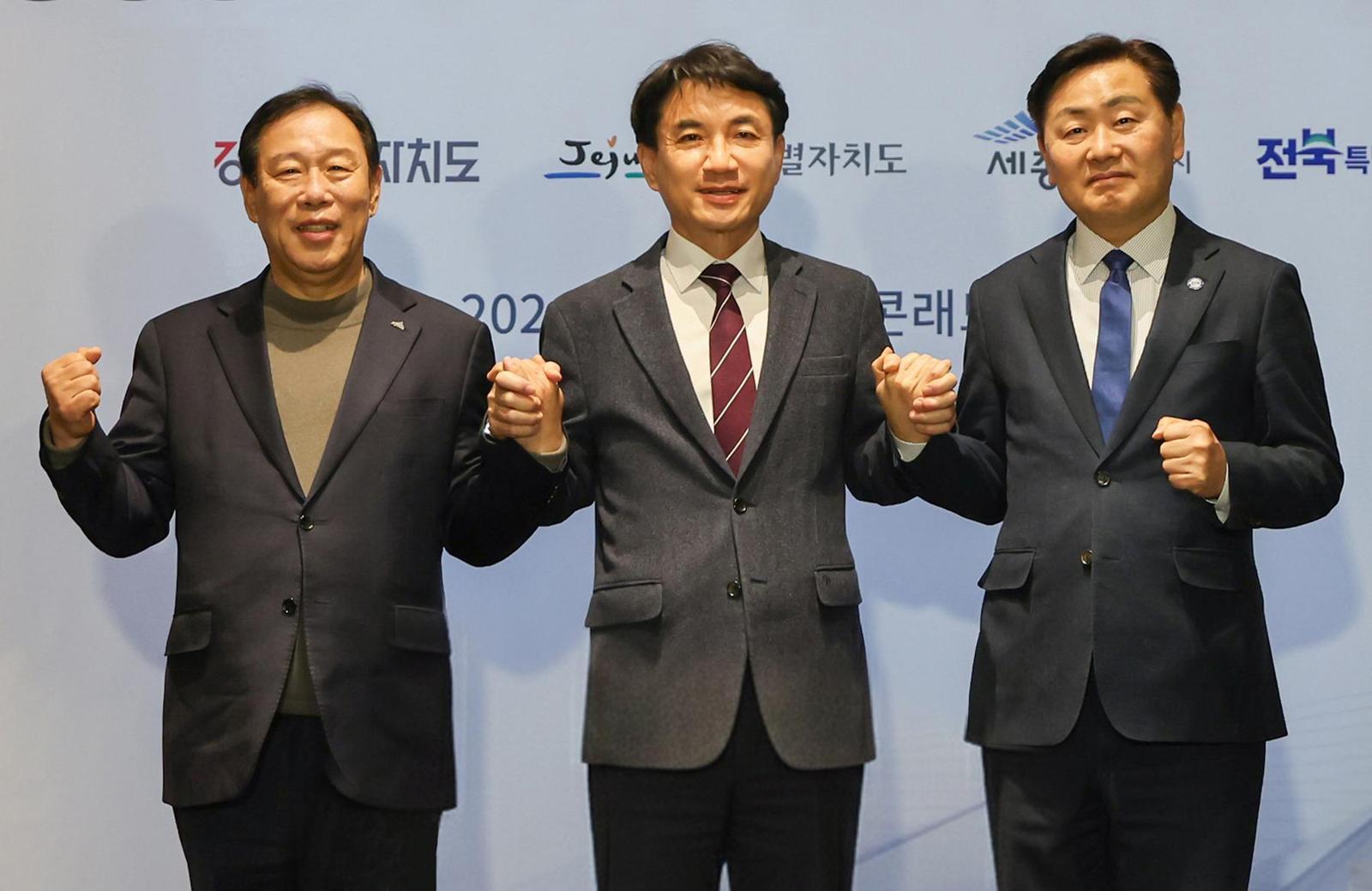 8일 서울 영등포구 콘래드호텔에서 열린 특별자치시도 행정협의회 간담회에서 참석한 최민호 세종특별자치시장, 김진태 강원특별자치도지사, 김관영 전북특별자치도지사(왼쪽부터)의 모습. 강원도 제공