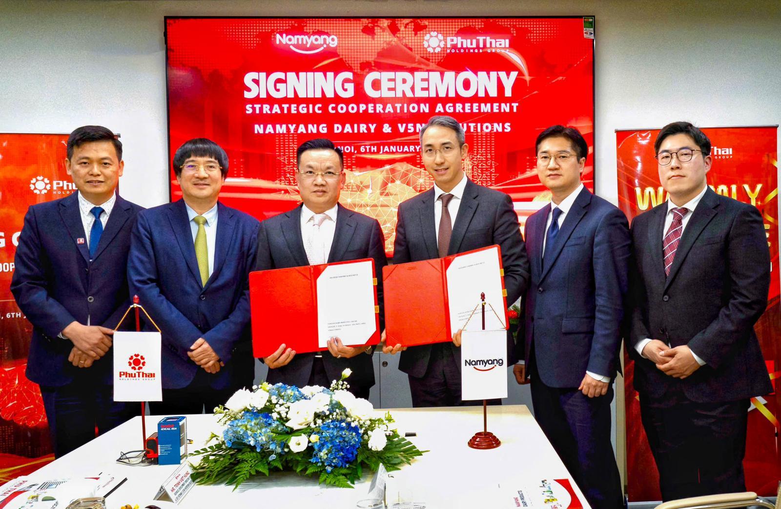 남양유업은 지난 1월 베트남 최대 유통 기업 푸타이 그룹과 전략적 파트너십 계약을 체결했다. 왼쪽부터 응우옌 비엣 끄엉 푸타이 그룹 부사장, 팜 딘 도안 회장, 찐 비엣 흥 비즈니스 디벨롭먼트 디렉터, 김승언 남양유업 대표집행임원 사장, 서성현 글로벌사업팀장, 김응식 글로벌사업팀 차장. 남양유업 제공