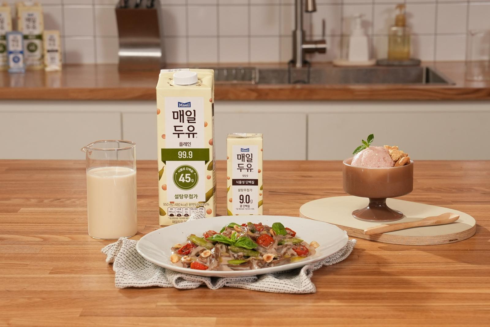 우정욱 셰프의 ‘매일두유 99.9’를 활용한 건도토리묵 크림파스타, 딸기 두유아이스크림. 매일유업 제공