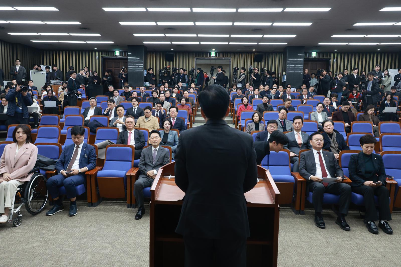 송언석 국민의힘 원내대표가 23일 서울 여의도 국회에서 열린 의원총회에서 발언하고 있다. 2026.02.23. 서울=뉴시스