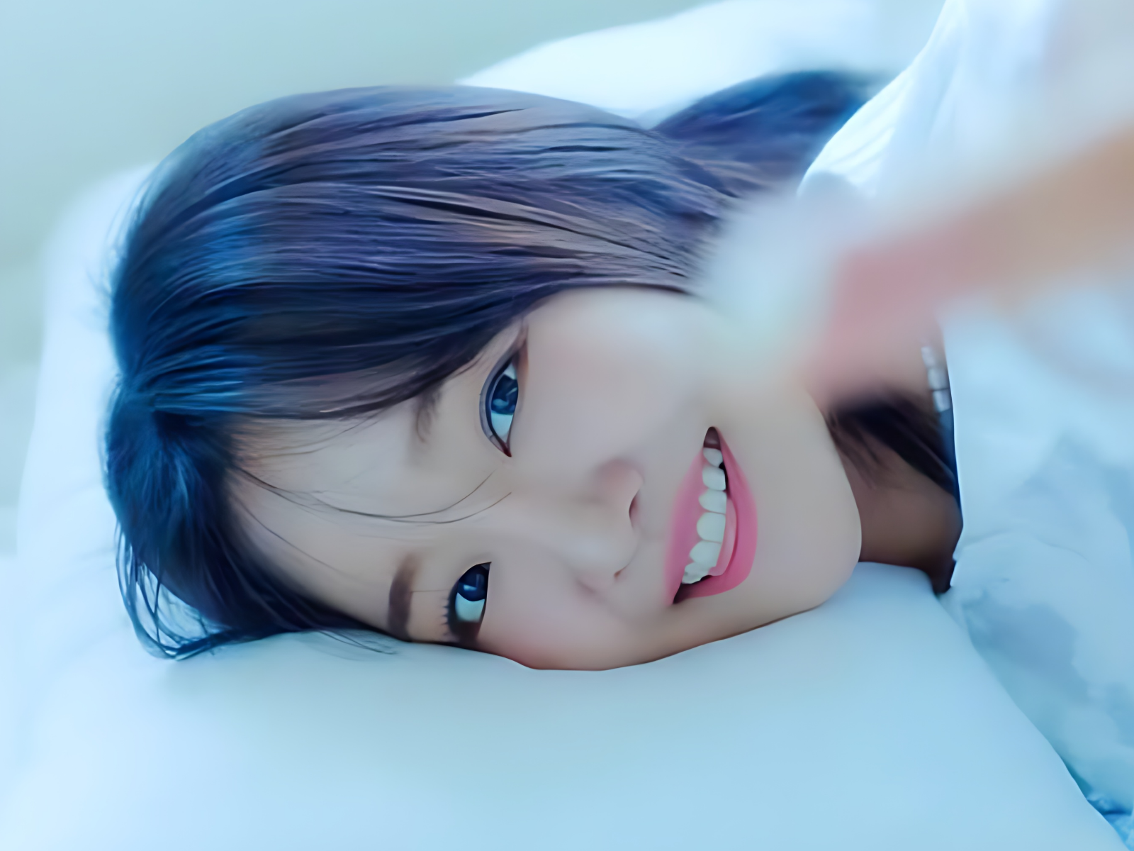 가수 윤하는 물리·천문학 전공 저소득층 대학생을 지원하기 위해 푸른등대 기부장학금을 신설하고 장학생 모집을 시작했다. 사진=윤하 인스타그램