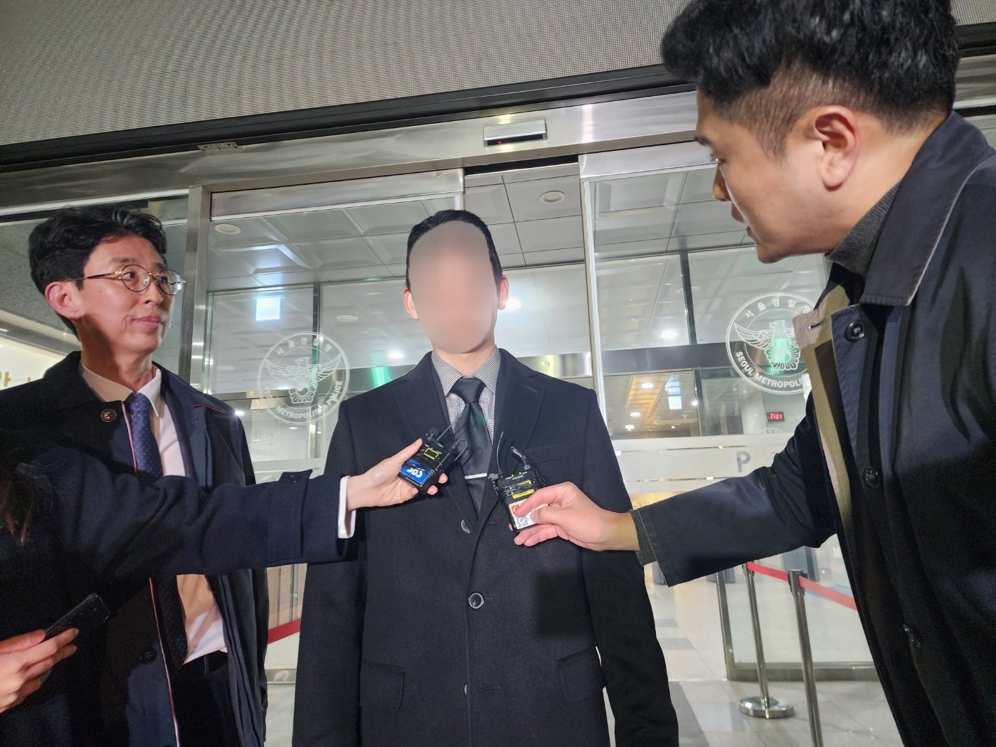 ‘대학 편입·취업 특혜 의혹’ 김병기 차남 경찰 조사 종료…13시간여 만