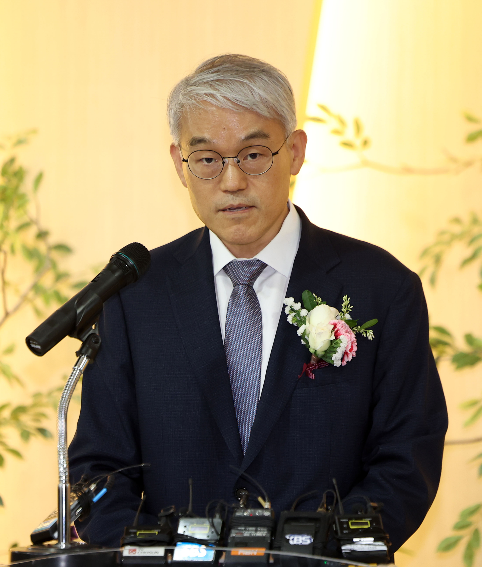 천대엽 법원행정처장이 19일 서울 마포구 서울서부지방법원에서 열린 통합관제센터 개소식에서 축사를 하고 있다. 서부지법은 지난 1월 서부지법 폭도 난입 사태에 대한 피해회복을 공식 선언하는 의미로 이날 통합관제센터 개소식 및 당시 훼손됐던 서예작품 자리에 새 작품을 제막하는 행사를 가졌다. 2025.06.19 뉴시스