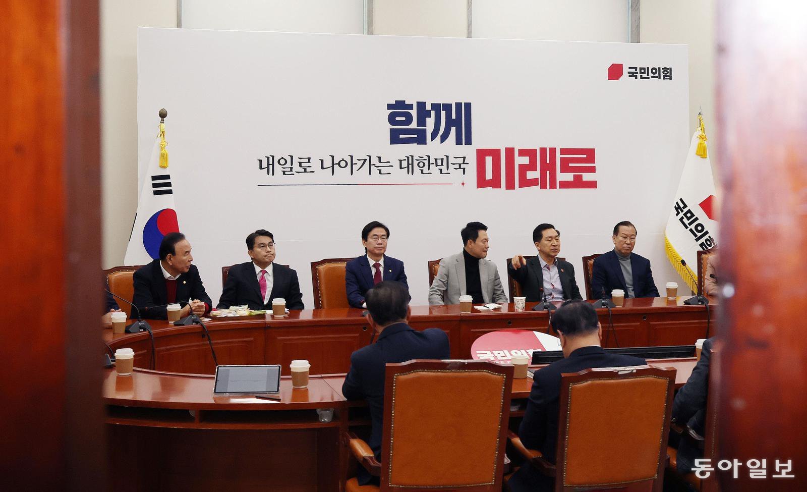 [정치 한 컷]절윤(絶尹)못하고 방향 잃은 국민의힘