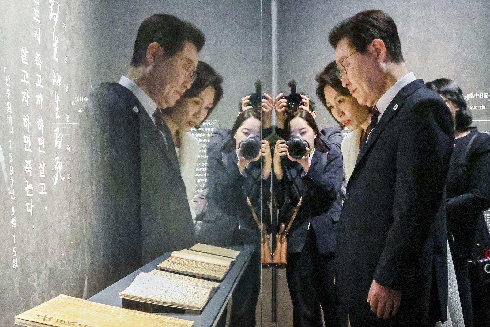 이재명 대통령, ‘우리들의 이순신’ 관람…‘국중박 찾은 시민들과 소통’