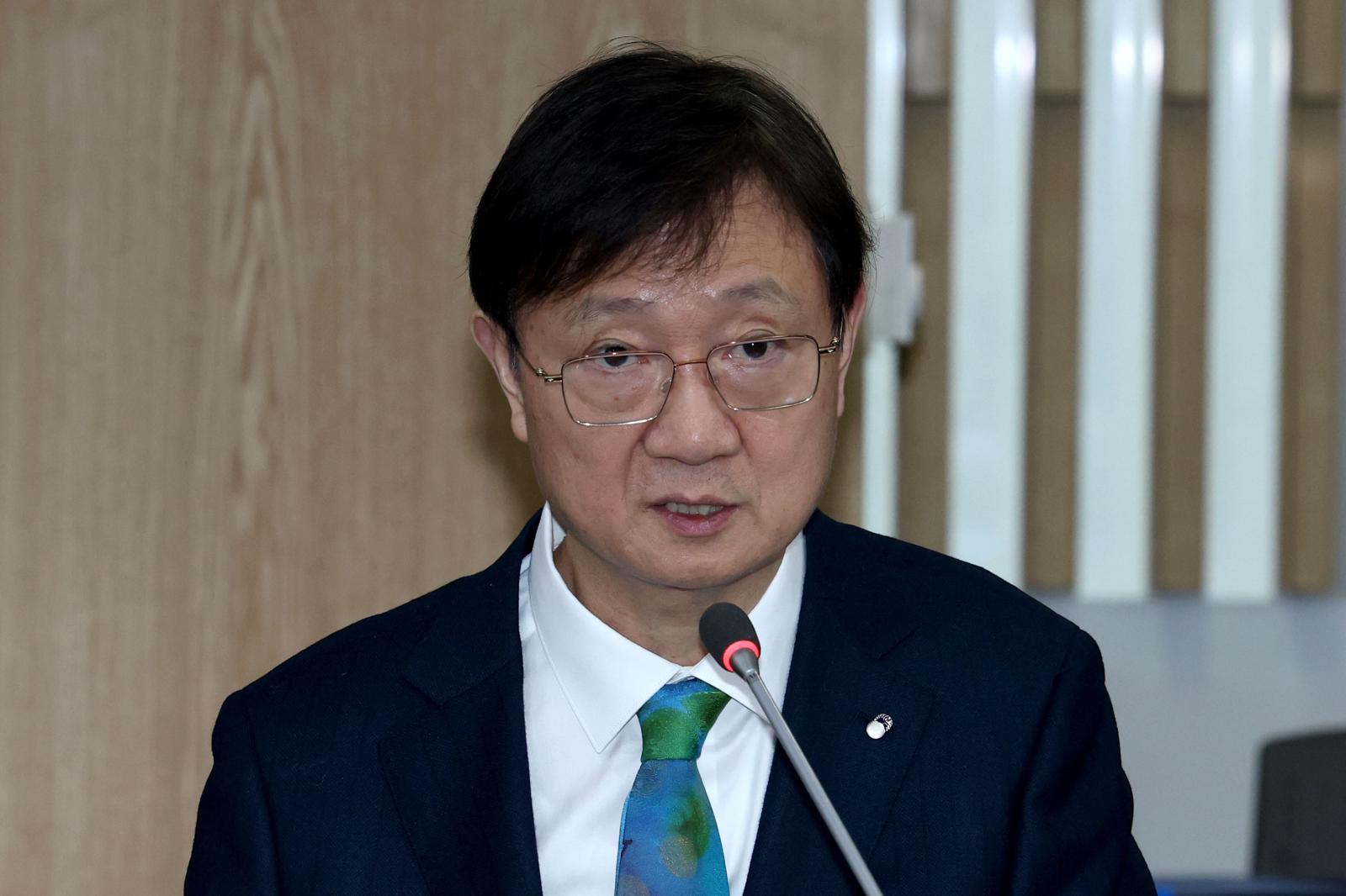 이찬진 금융감독원장이 26일 오후 서울 종로구 생명보험교육문화센터에서 열린 보험회사 CEO 간담회에서 발언을 하고 있다.  뉴스1