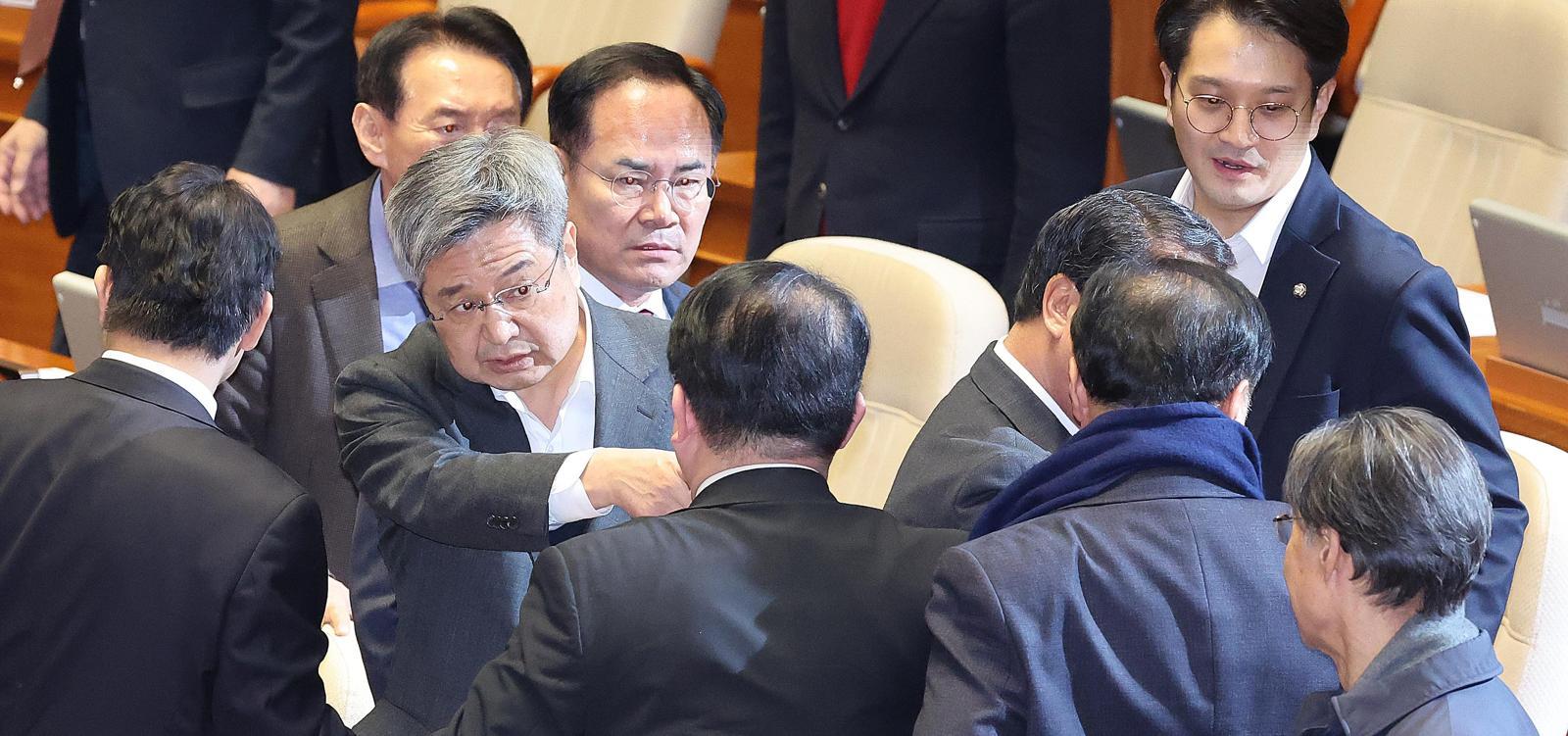 與 “내란 옹호” 방미통위 野추천 위원案 부결