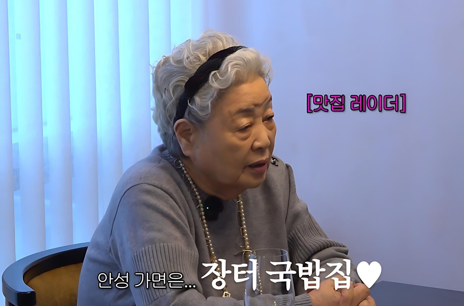 배우 강부자가 유튜브 채널에 출연해 건강 이상설을 일축하며 활기찬 일상을 공유했다. 사진=유튜브 ‘김영옥 KIM YOUNG OK’ 캡쳐