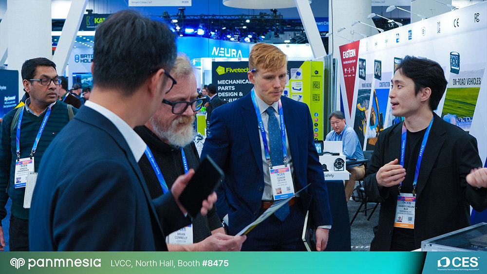 파네시아 담당자가 CES 참관객을 대상으로 파네시아 기술을 소개 중이다 / 출처=파네시아