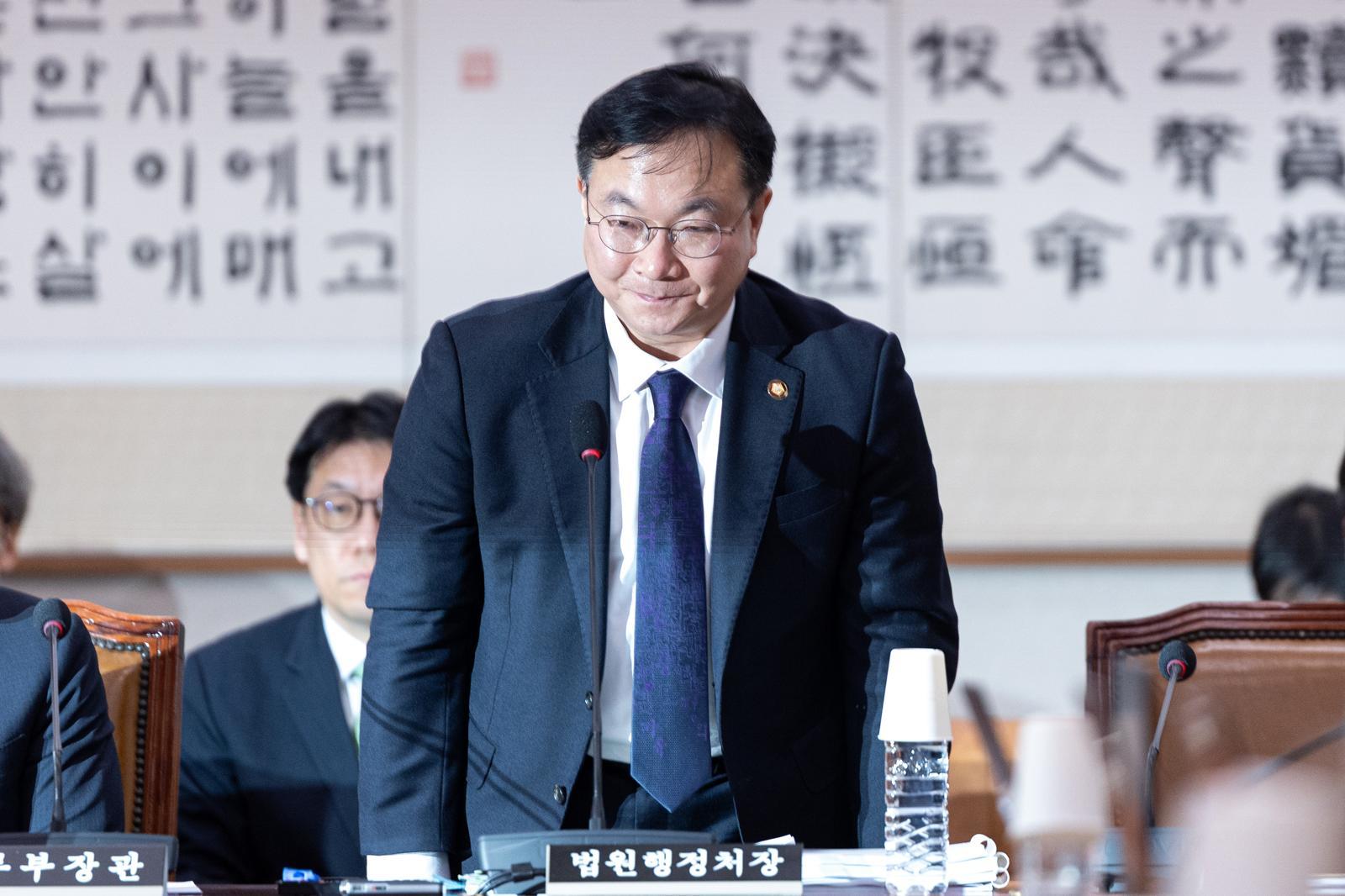 박영재 법원행정처장이 4일 서울 여의도 국회에서 열린 제432회국회(임시회) 법제사법위원회 제1차 전체회의에 출석해 인사하고 있다. 2026.2.4/뉴스1