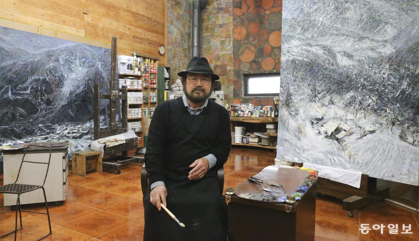 태백 작업실에서 황재형 작가. 동아일보DB