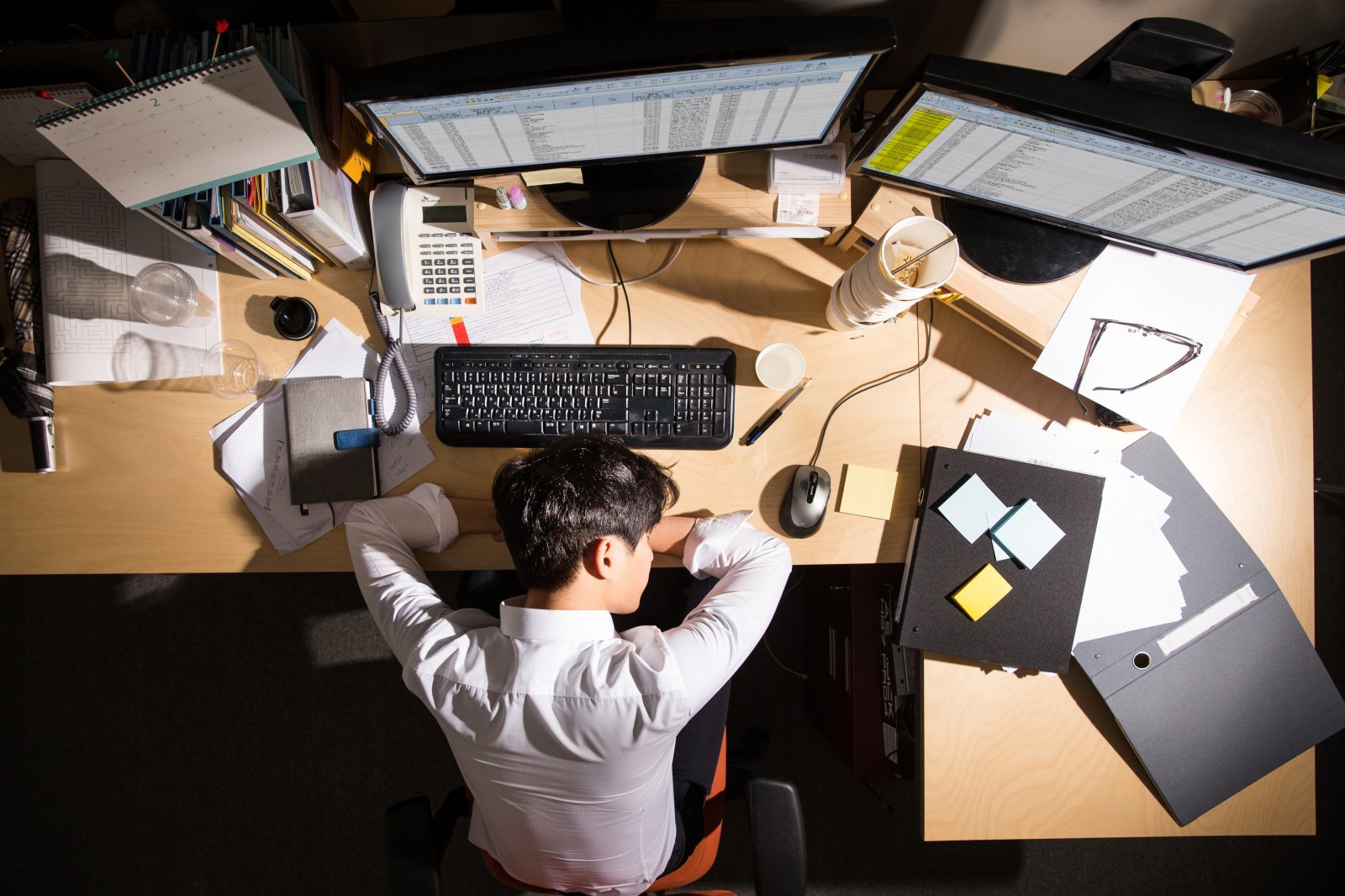신간은 ‘어쩔 수 없는 것’으로 치부되기 쉬운 직장 스트레스가 개인과 사회에 어떤 대가를 요구하는지 추적한다. 직장 스트레스를 환경 오염에 빗대 ‘사회적 오염’이라 명명하기도 한다. ‘사회적 오염을 방치한 채 지속 가능성을 말할 수 있을까’ 하는 불편한 질문을 던진다. 게티이미지뱅크