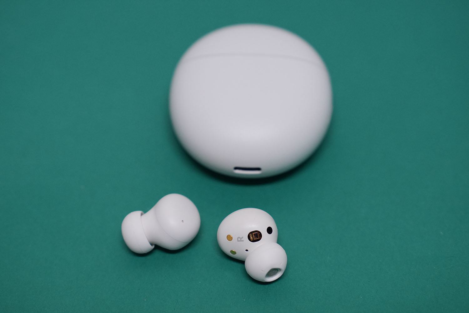 완전 무선 이어폰 형태인 디비비츠 포미버즈 / 출처=IT동아