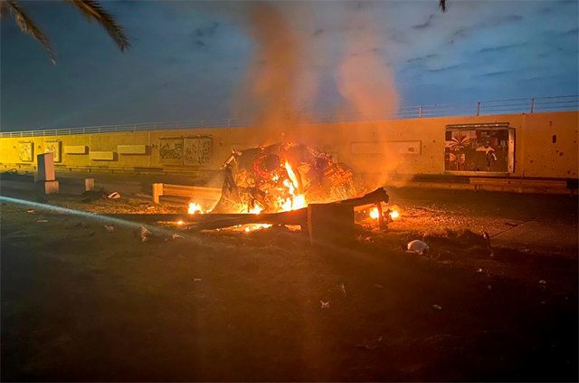 미국의 드론 공습에 불탄 가셈 솔레이마니 이란 혁명수비대 쿠드스군 사령관의 차량. AP/뉴시스