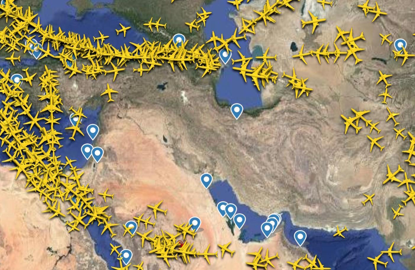 지난달 28일(현지 시간) 이란과 이스라엘 등 중동 각국 영공이 일제히 폐쇄되면서 이란, 이라크 등의 상공이 텅 비어 있다. 플라이트레이더24 화면 캡처