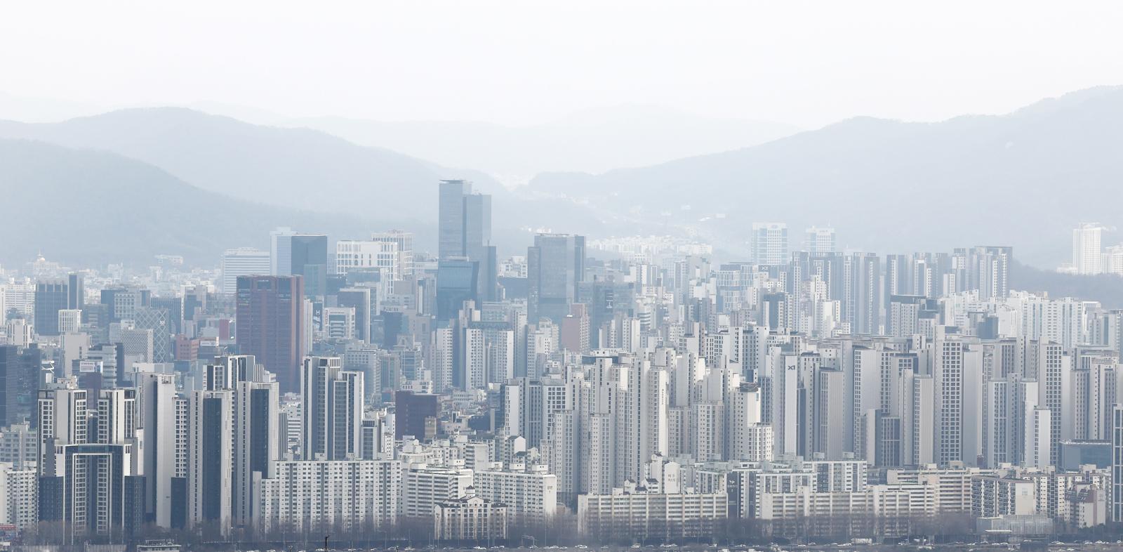 서울 중구 남산에서 서울시내 아파트가 보이고 있다. 2026.02.26. 뉴시스