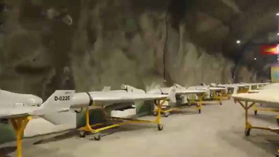 이란 혁명수비대가 국영 매체를 통해 공개한 드론 무기 터널 영상 캡처