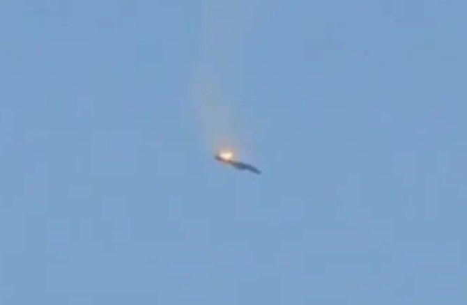 쿠웨이트에서 추락하고 있는 미군 F-15 전투기/소셜미디어 영상 캡처