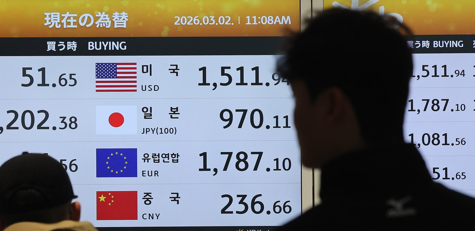 2일 인천국제공항 환전소 전광판에 원·달러 환율 시세가 나타나고 있다. 2026.3.2 ⓒ 뉴스1