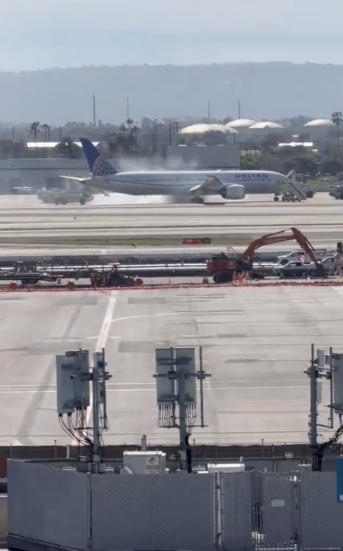 기내 연기 ‘가득’…유나이티드 항공 268명 태운 채 긴급 회항