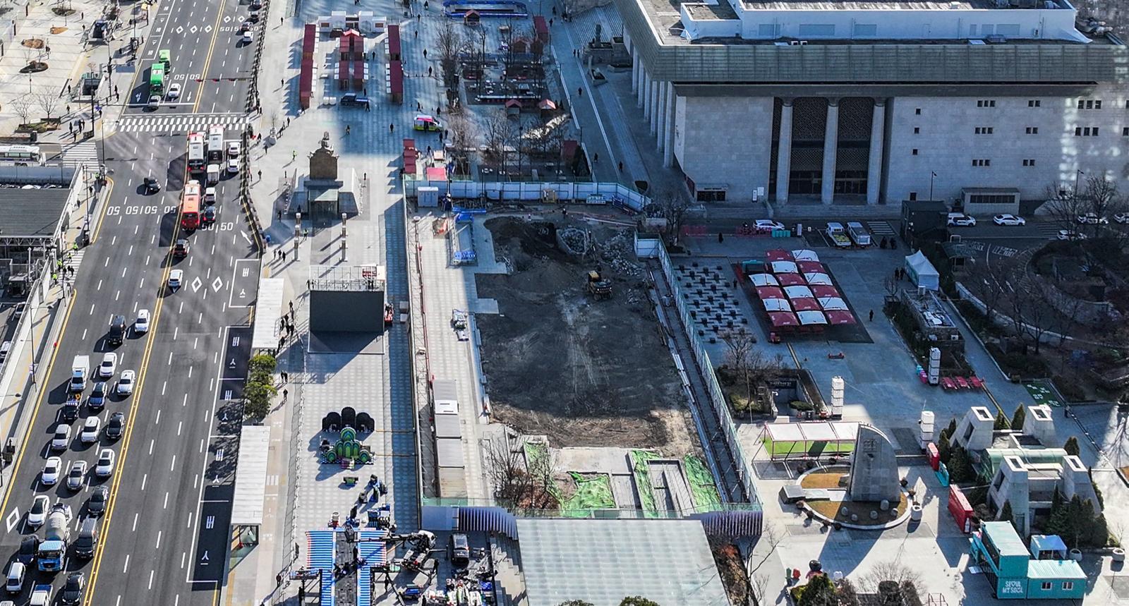 국토부 “광화문 ‘감사의 정원’ 위법…서울시에 공사중지 명령”