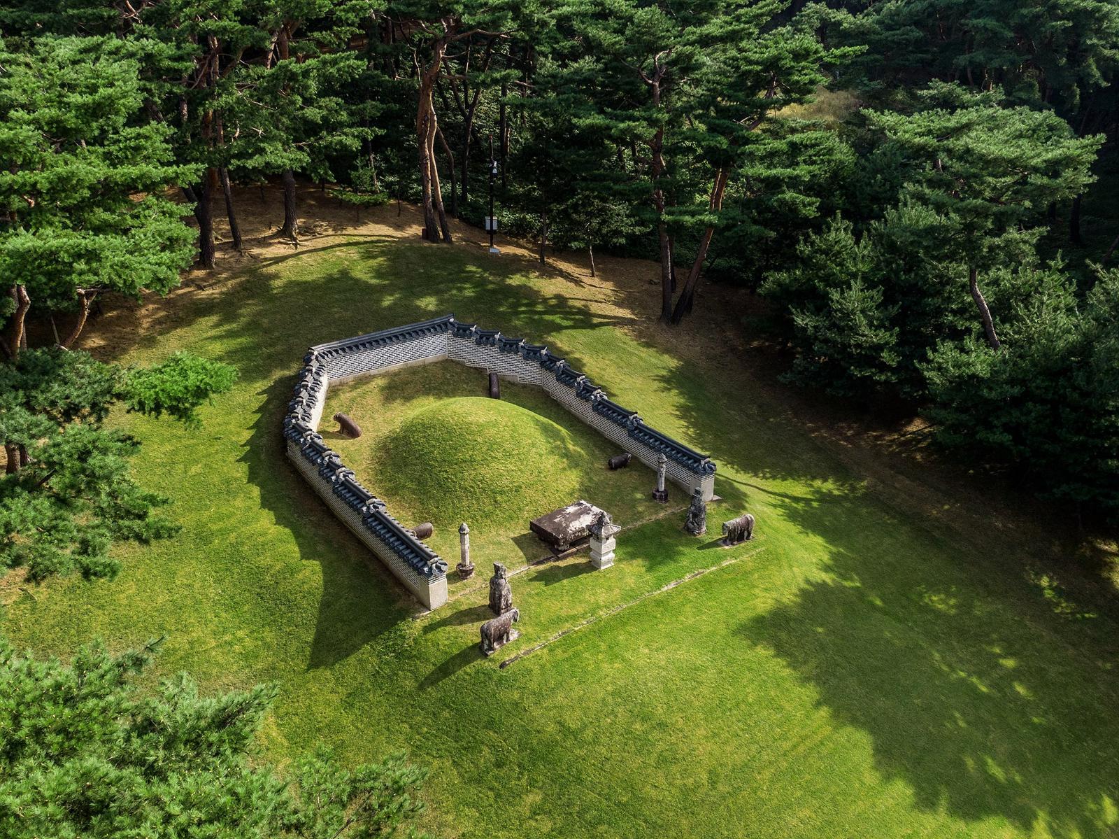 경기도 남양주시 진건읍에 있는 정순황후의 사릉(思陵) 능침 전경  (국가유산청 궁능유적본부)