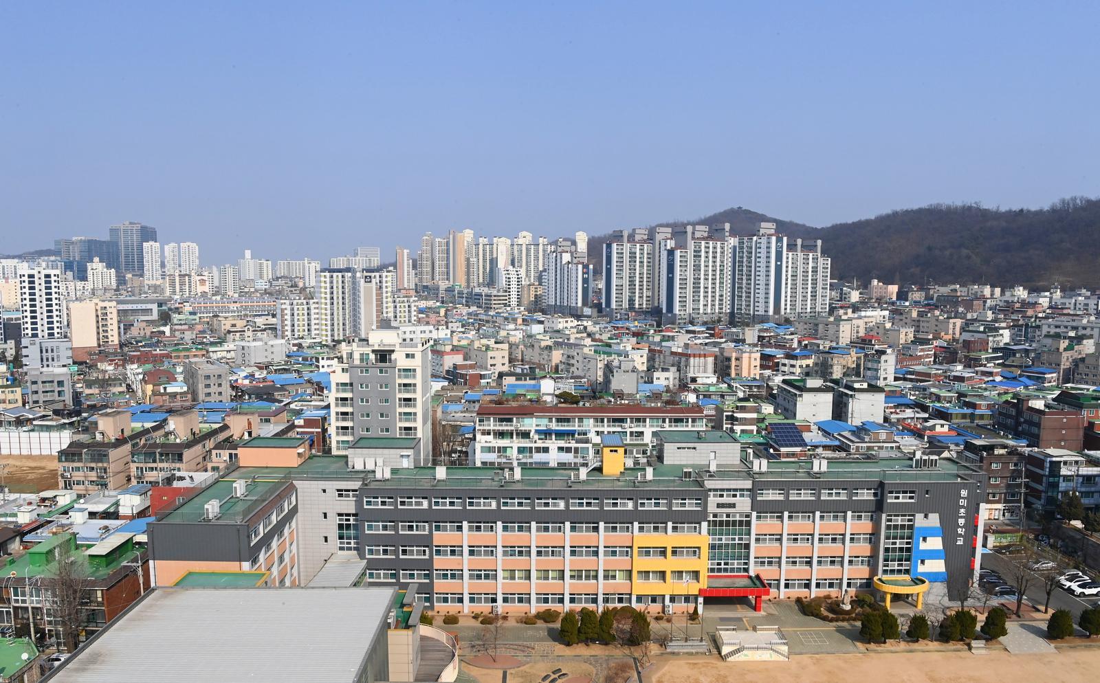 지난해 미니 뉴타운 시범 사업지로 선정된 부천시 원미구 원미초등학교 일대. 시는 최근 재정비촉진지구 지정 절차를 마무리한 데 이어 올해 재정비촉진계획을 수립할 계획이다. 부천시 제공