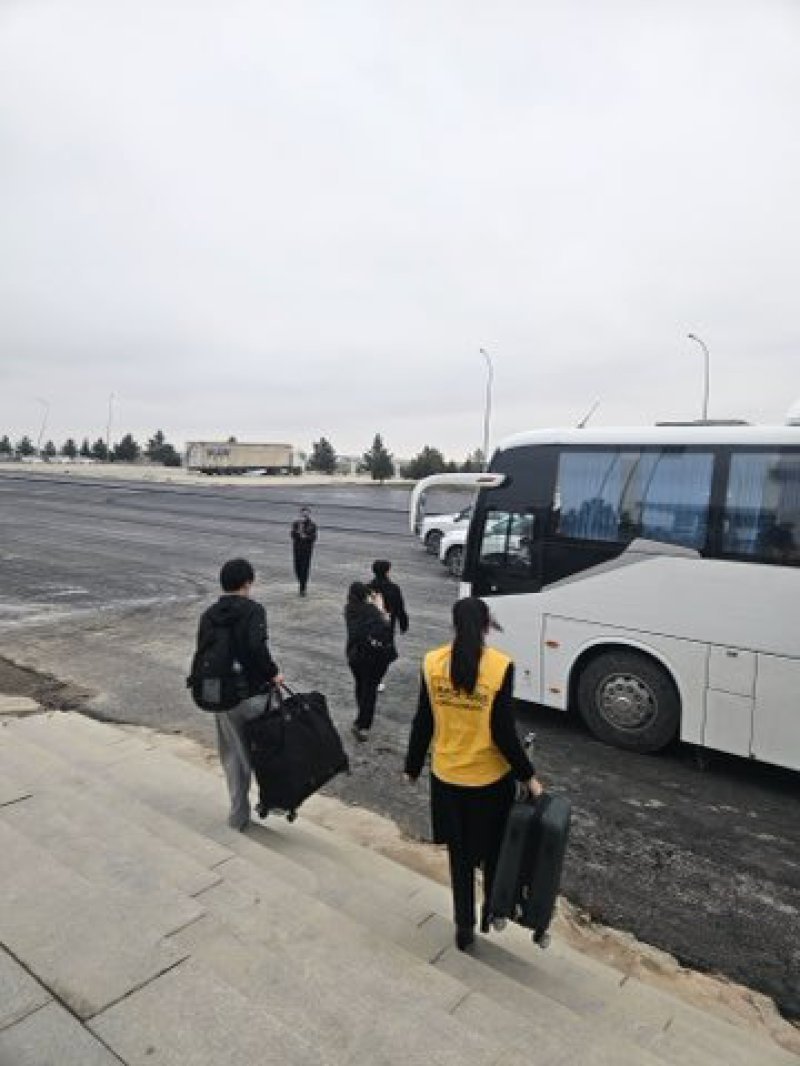 정부는 이란에 체류 중이던 우리 국민 23명이 버스를 타고 육로 이동해 인접국인 투르크매니스탄으로 안전하게 대피했다고 밝혔다. (외교부 제공)