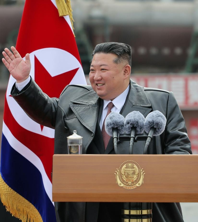 김정은 북한 국무위원장이 1일 황해북도 상원군 상원시멘트연합기업소를 방문해 증산을 독려하고 있는 모습. 노동신문 뉴스1