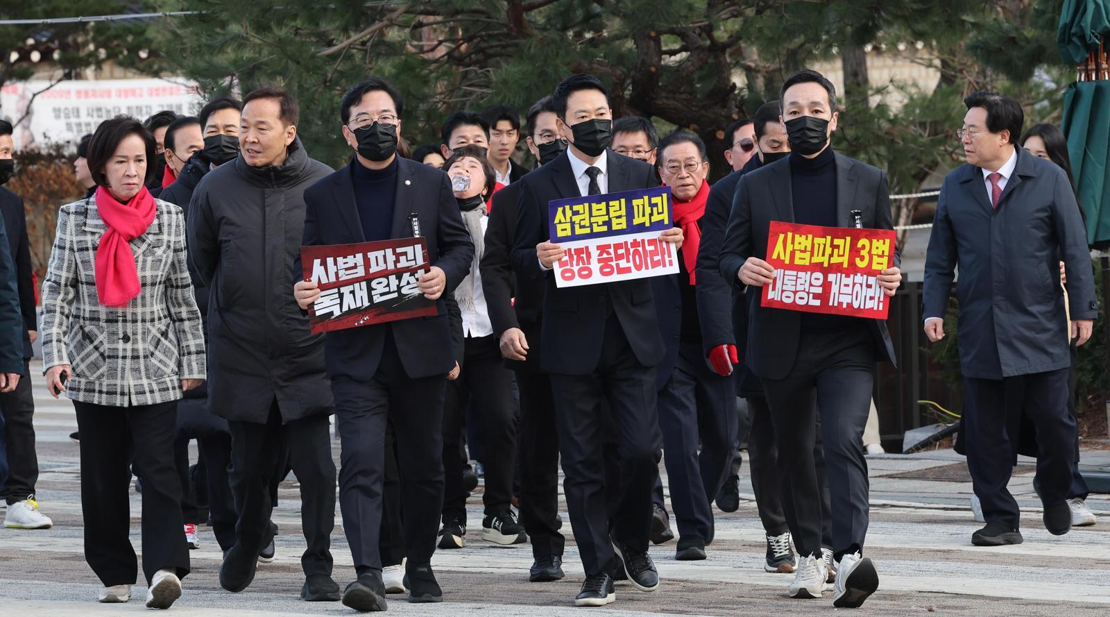 국힘 또 ‘징계 정치’… 한동훈과 대구行 8명 윤리위 제소