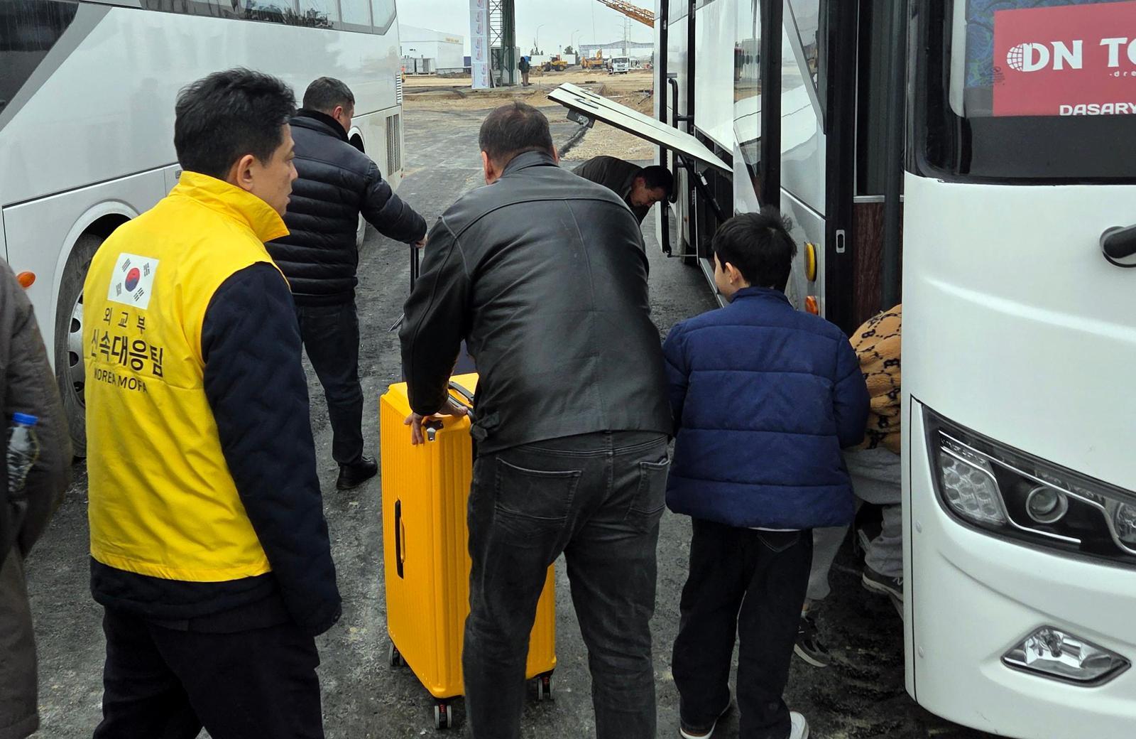 이란 교민 23명, 1박2일 육로 통해 투르크로 대피