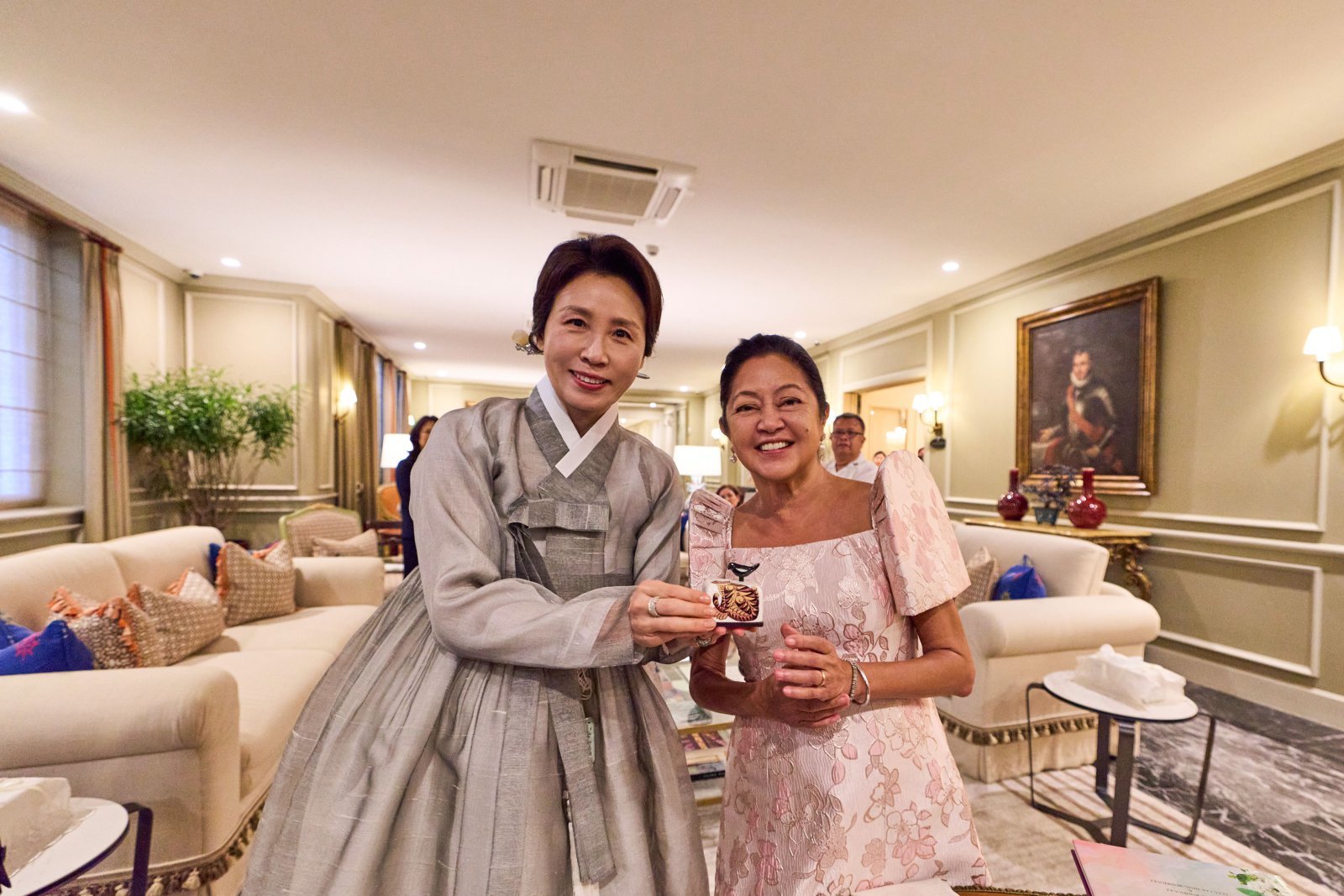 김혜경 여사, 필리핀 영부인과 ‘디저트 타임’…“한식 닮은 따뜻함 느껴”